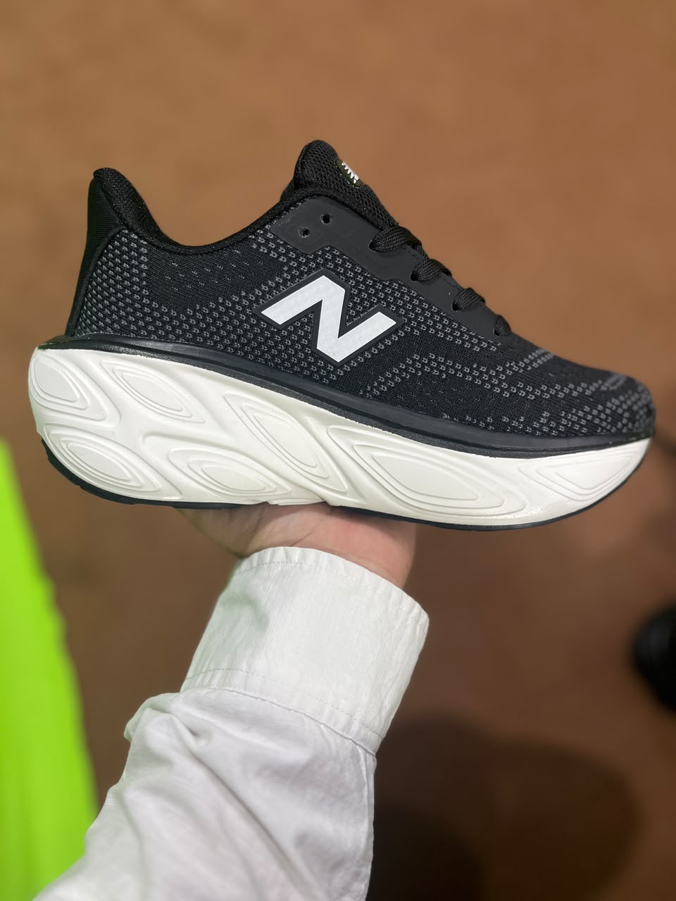 NEW BALANCE - BLACK