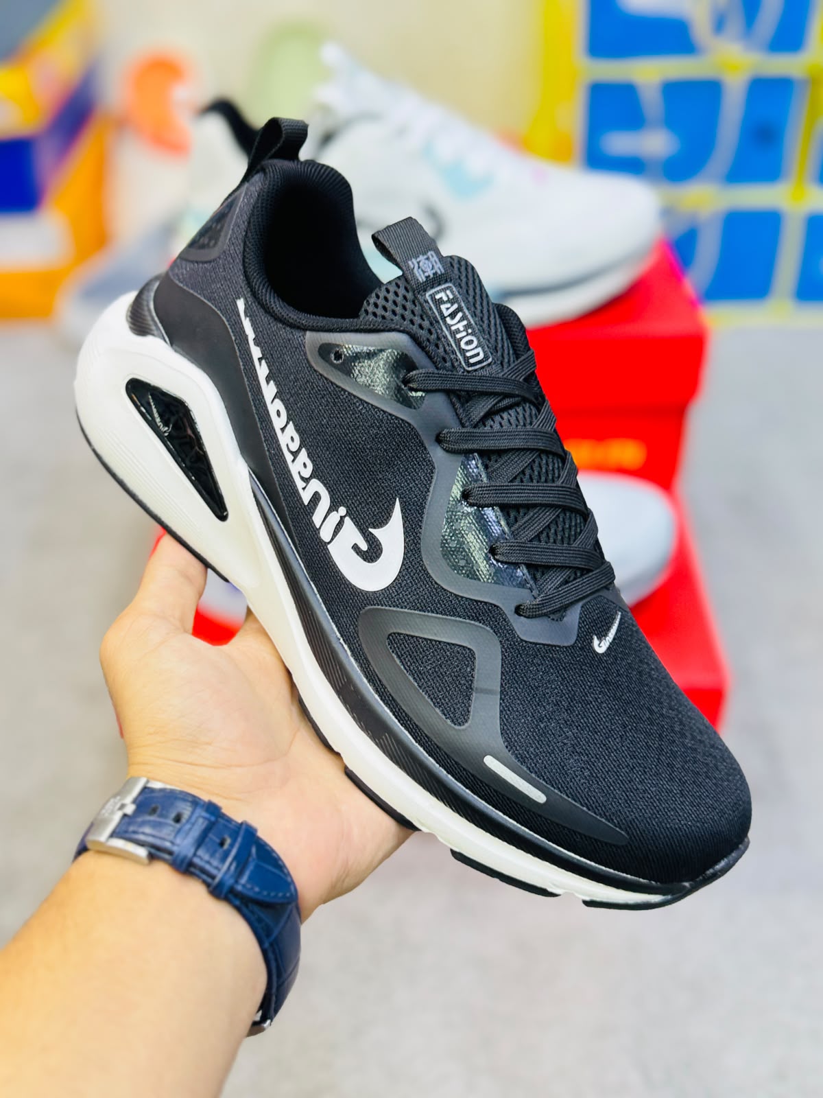 NIKE STRUCTURE 26 – BLACK